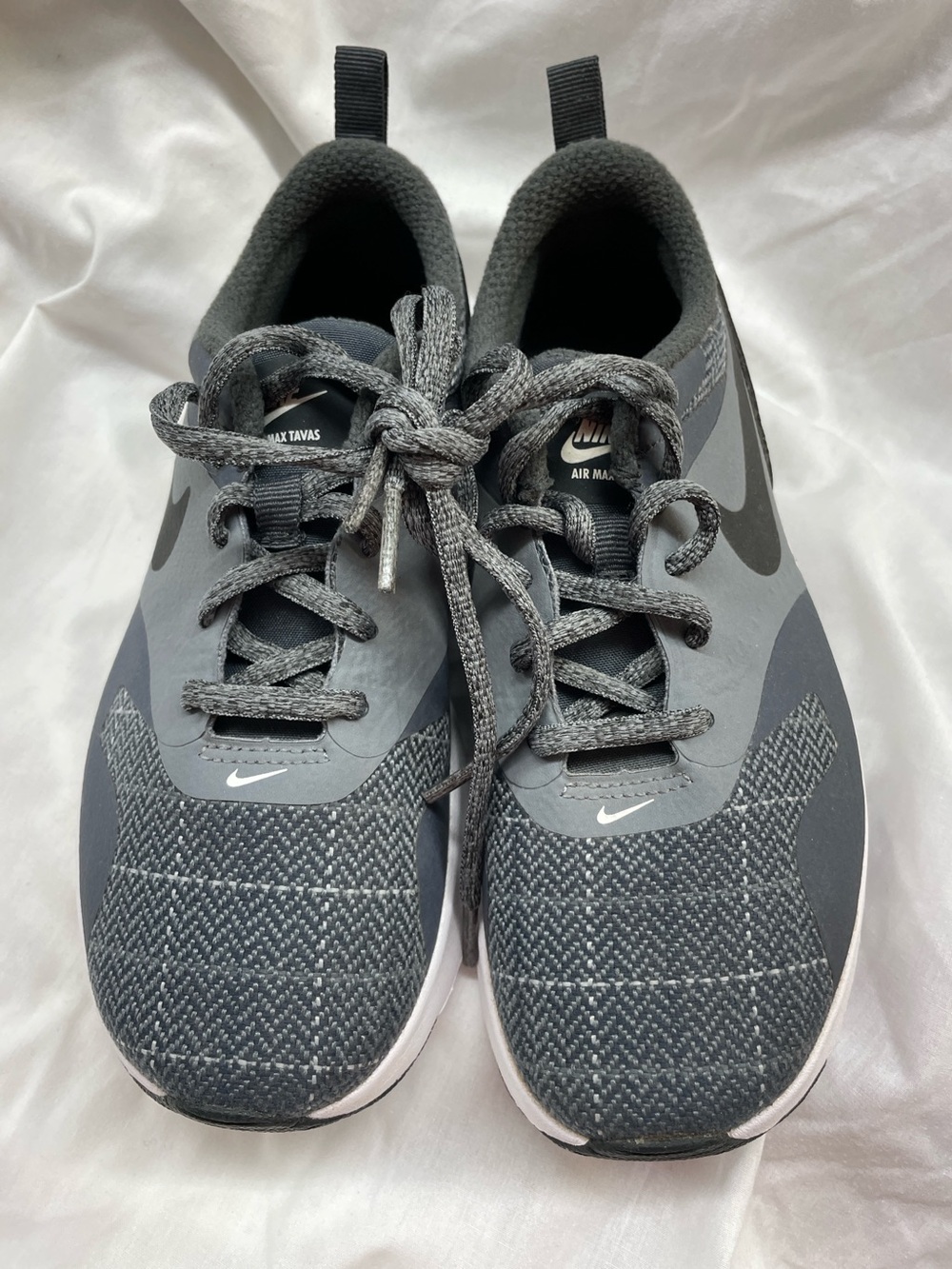 NEW!!! Nike Air Max Tavas Gray and Dark Gray Sneakers kids sz 2.5y